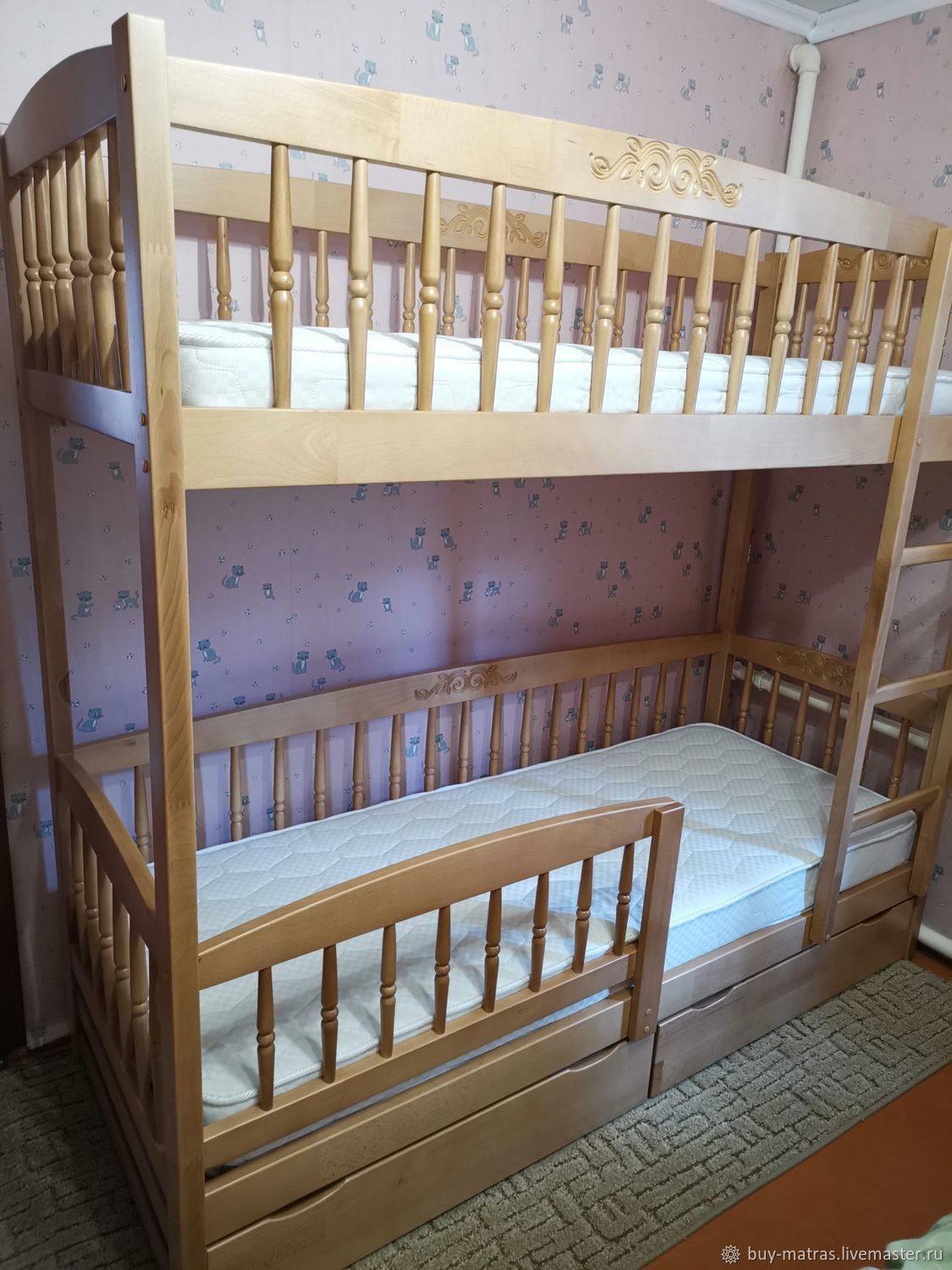Обычная двухъярусная кровать для детей