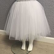 Нарядное платье для девочки из фатина и атласа