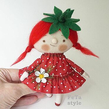 Куклы и игрушки ручной работы. Ярмарка Мастеров - ручная работа Кукла Земляника Кукла интерьерная с подвесом. Handmade.