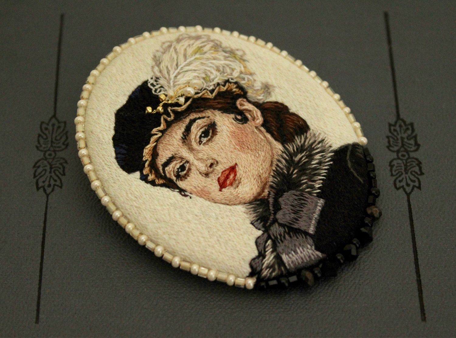 Брошь вышивка гладью «Неизвестная» – заказать на Ярмарке Мастеров ...