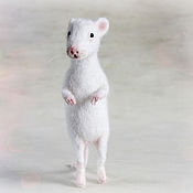 Куклы и игрушки ручной работы. Ярмарка Мастеров - ручная работа White mouse on hind legs. Handmade.