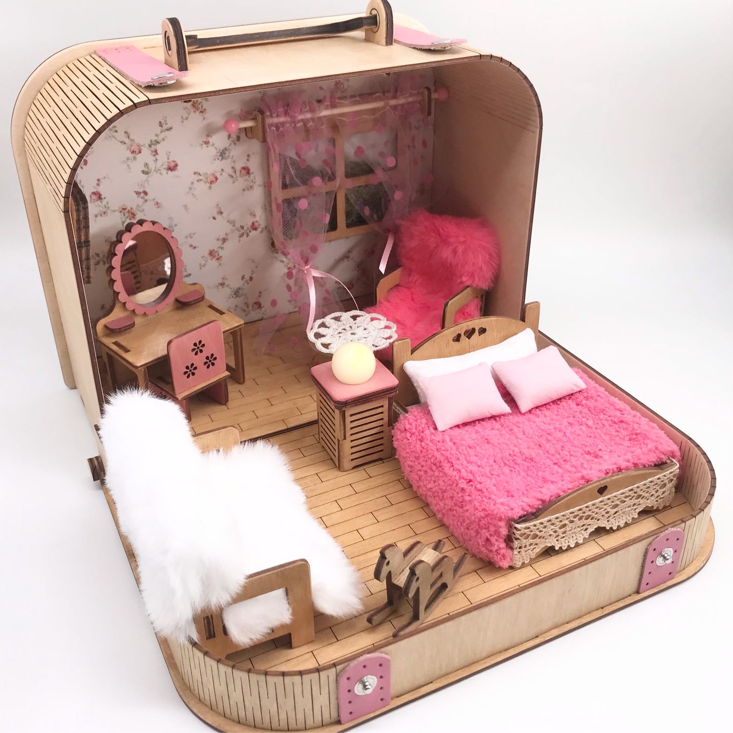 Домик чемоданчик для кукол