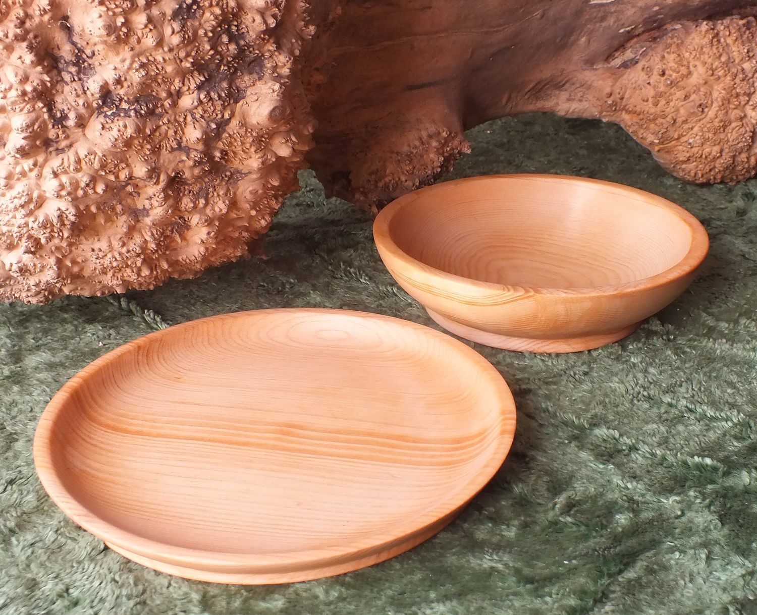 Еда деревянная купить. Деревянная посуда. Посуда из древесины. Деревянная тарелка. Современная деревянная посуда.
