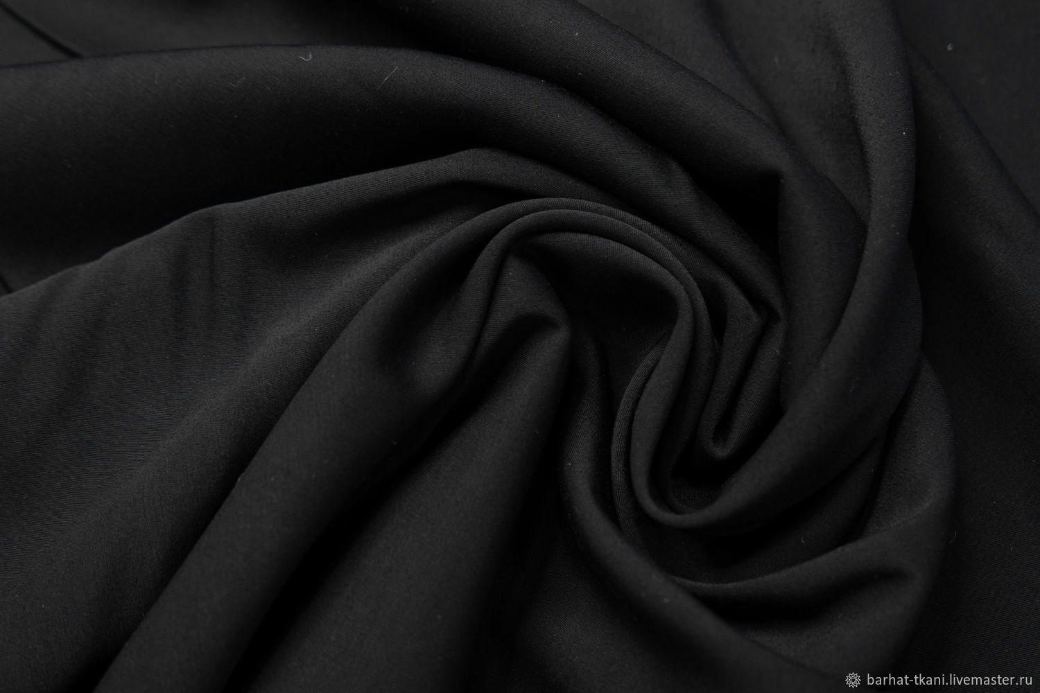 Черная ткань