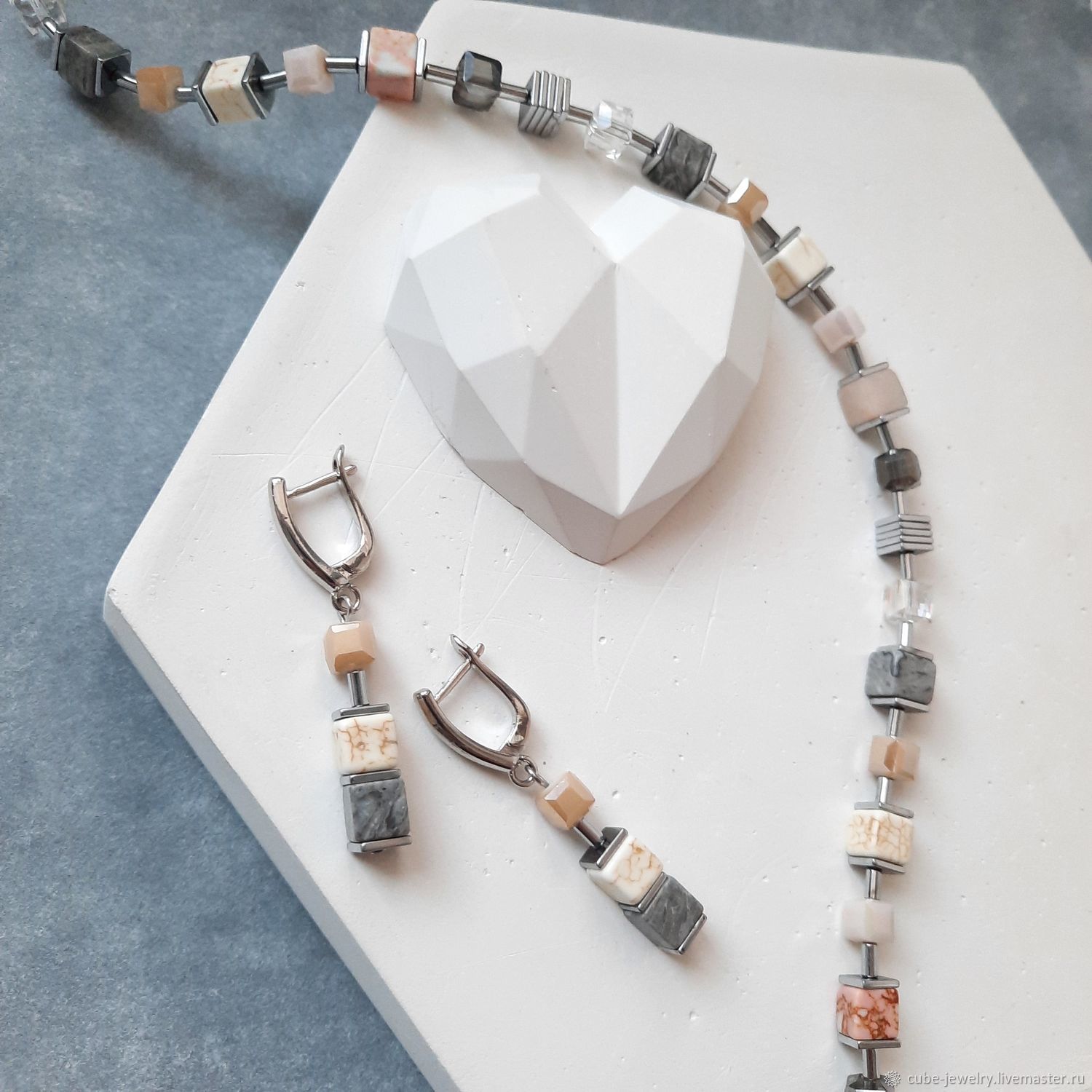 Серьги висюльки вечерние с кубиками яшмы Пепел купить