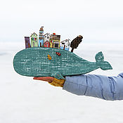 Дрифтвуд панно "Синий кит с домиками"