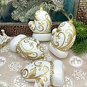 Сувениры и подарки handmade. Livemaster - original item Christmas decorations: The mitten is white with gold. Handmade.