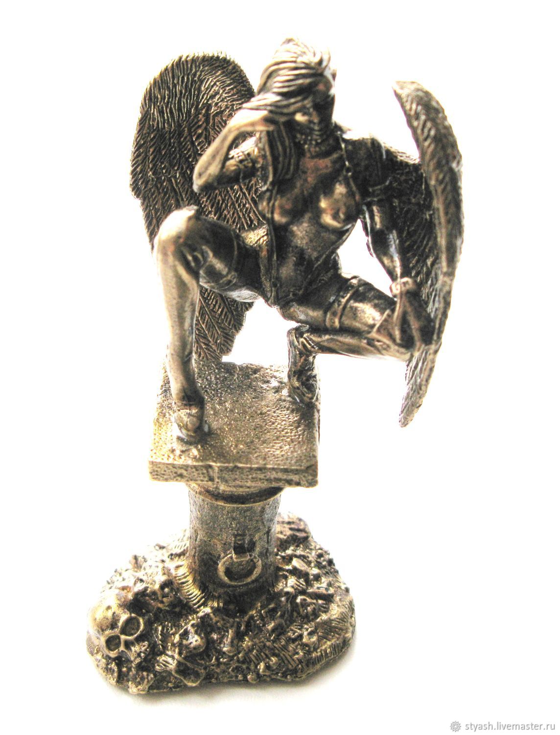 Фигурки москва. 7186 Бронзовая фигурка Ангелок с Антарес. Ангел статуэтка Винница. Ангел статуэтка металлическая. Олимпийский ангел статуэтка.