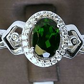 Silver ring with chrome diopside, 6h4 oval