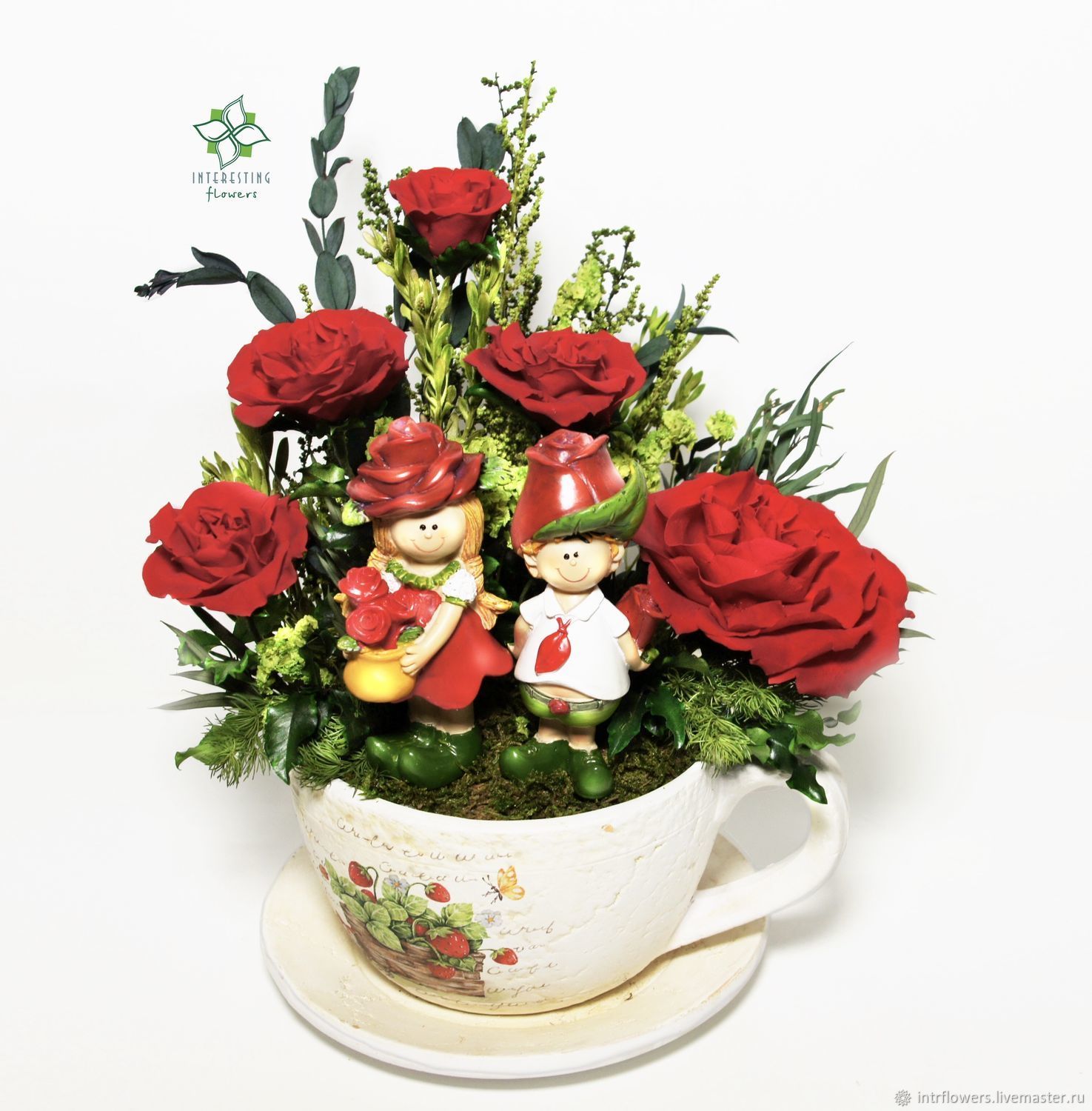 Композиция в чашке с фигуркой из стабилизированных цветов и растений, Съедобные букеты, Москва,  Фото №1