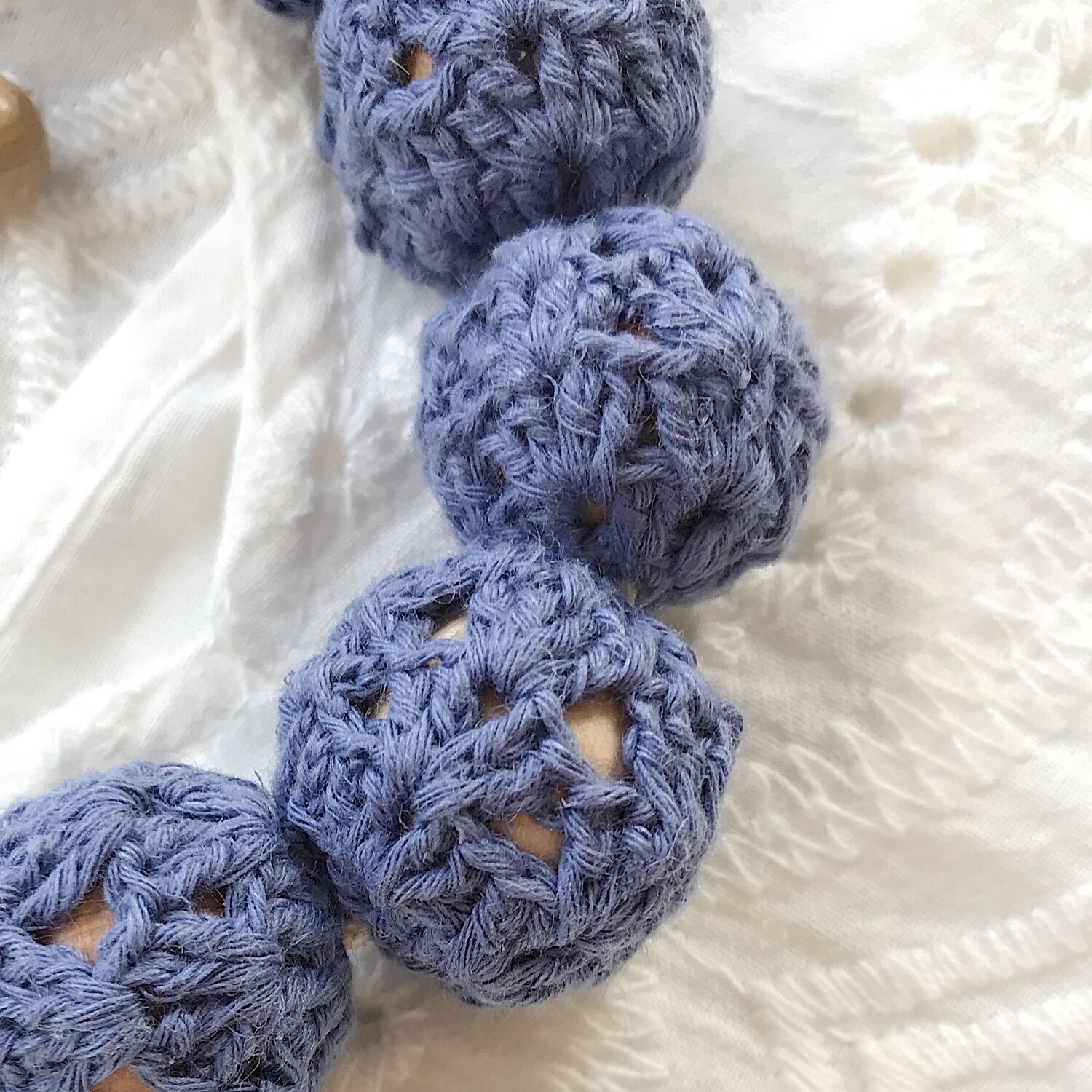 Бусы из можжевельника Осенние облака в интернет-магазине на Ярмарке ...