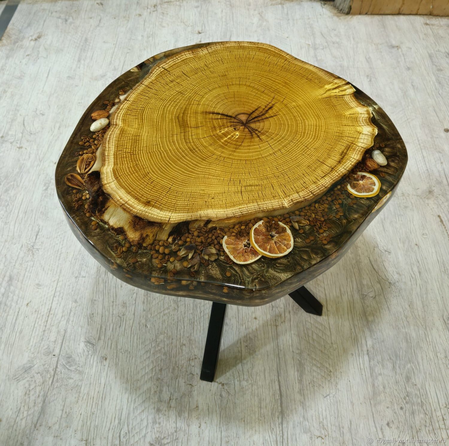 Стол журнальный из массива дерева Столик в подарок на любой праздник в ...