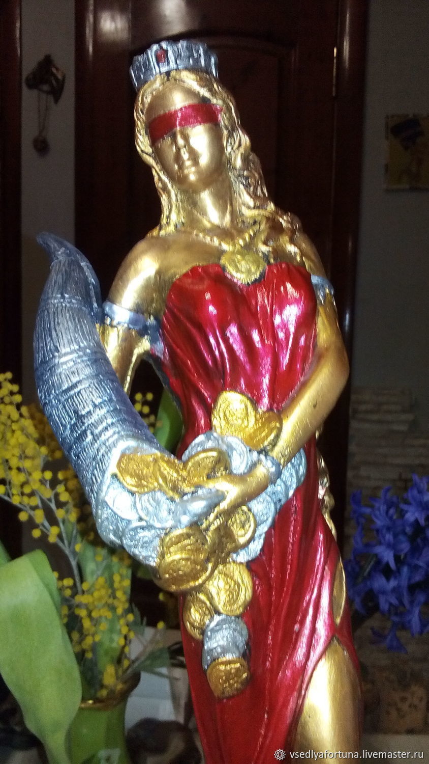 Статуя богини фортуны