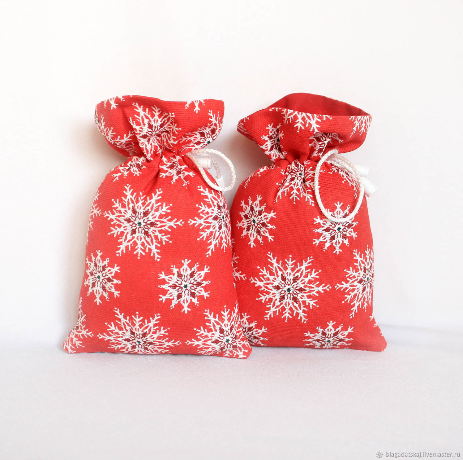 Мешочек для подарков " Снежинки" – купить на Ярмарке Мастеров – PFW0ERU ...