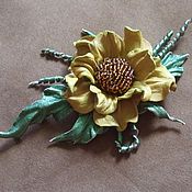 Брошь-заколка цветок  из  натуральной  кожи "Медовые росы"