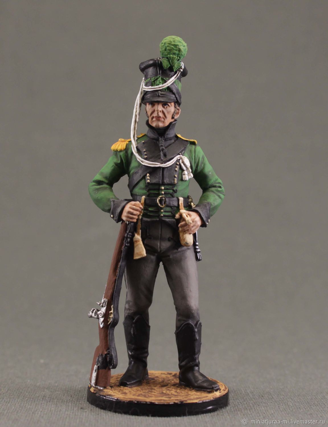 tin soldier.A non-commissioned officer of the Royal Life-chasseur 1\32 54 mm 