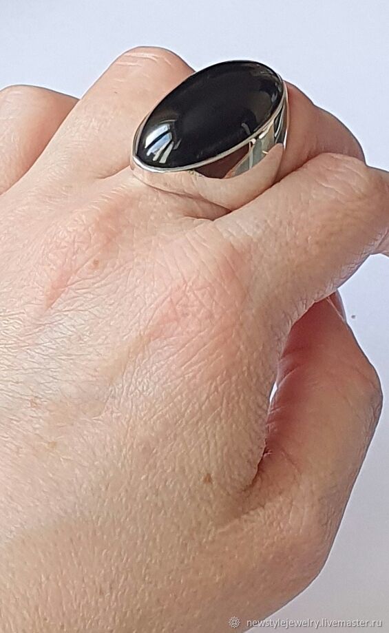 Крупное кольцо из серебра с черным агатом купить в интернет-магазине ...