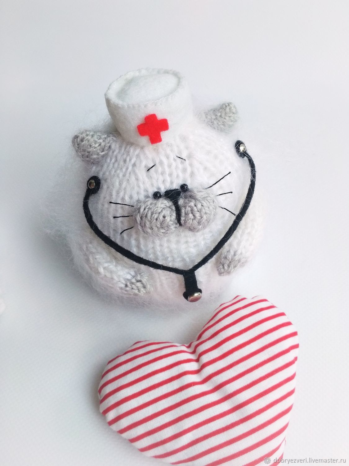 Игрушка подарок доктору, вязаный кот, игрушка врач в интернет