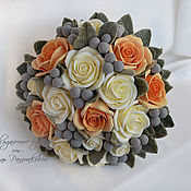 Букет невесты с розами и бутонами стефанотисов