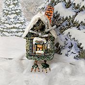 Christmas decorations: hut on chicken legs