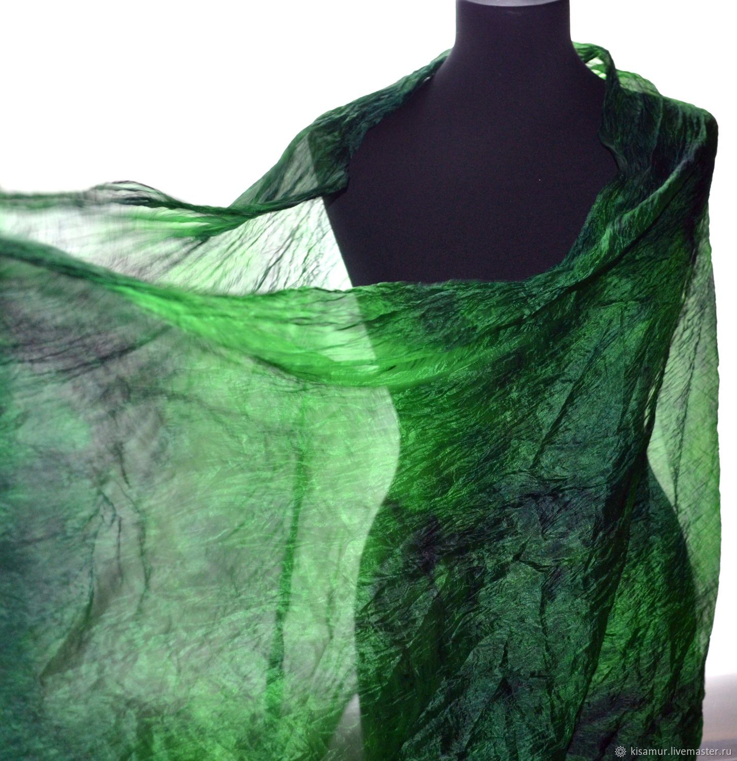 Платки зеленого цвета. Шелковый шарф зеленый. Зеленый шарфик шелк. Шелковый шарфик зеленый с. Платок салатовый.