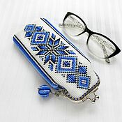 Сумки и аксессуары handmade. Livemaster - original item Eyeglass case beaded with clasp 
