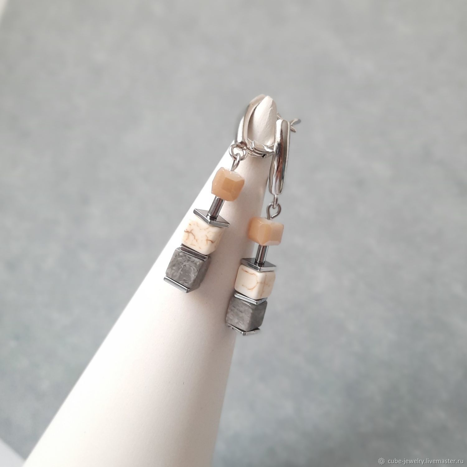 Серьги висюльки вечерние с кубиками яшмы Пепел купить