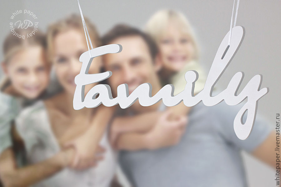 Слово семья рисунок. Семья слов. Family слово. Слово семья для фотосессии. Фотография со словом семья.