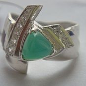 Ring with jade