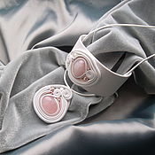 Кулон: бледно розовый с опалом