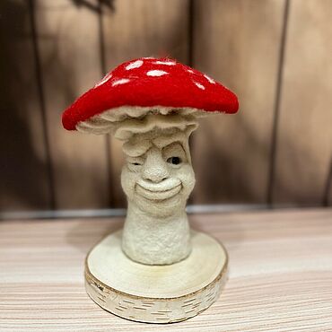 Войлочная игрушка ручной работы. Ярмарка Мастеров - ручная работа Мухомор. Фигурка из шерсти.. Handmade.