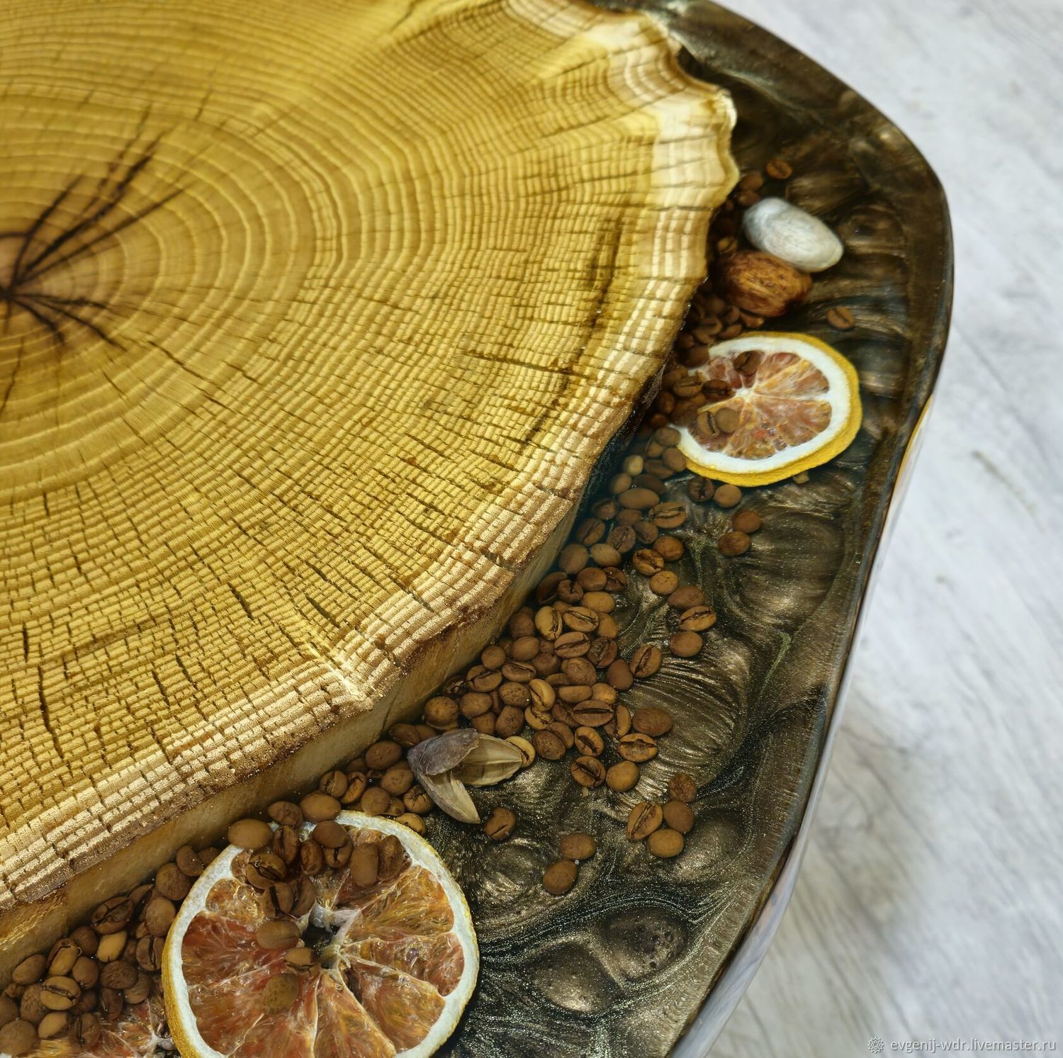 Стол журнальный из массива дерева Столик в подарок на любой праздник в ...