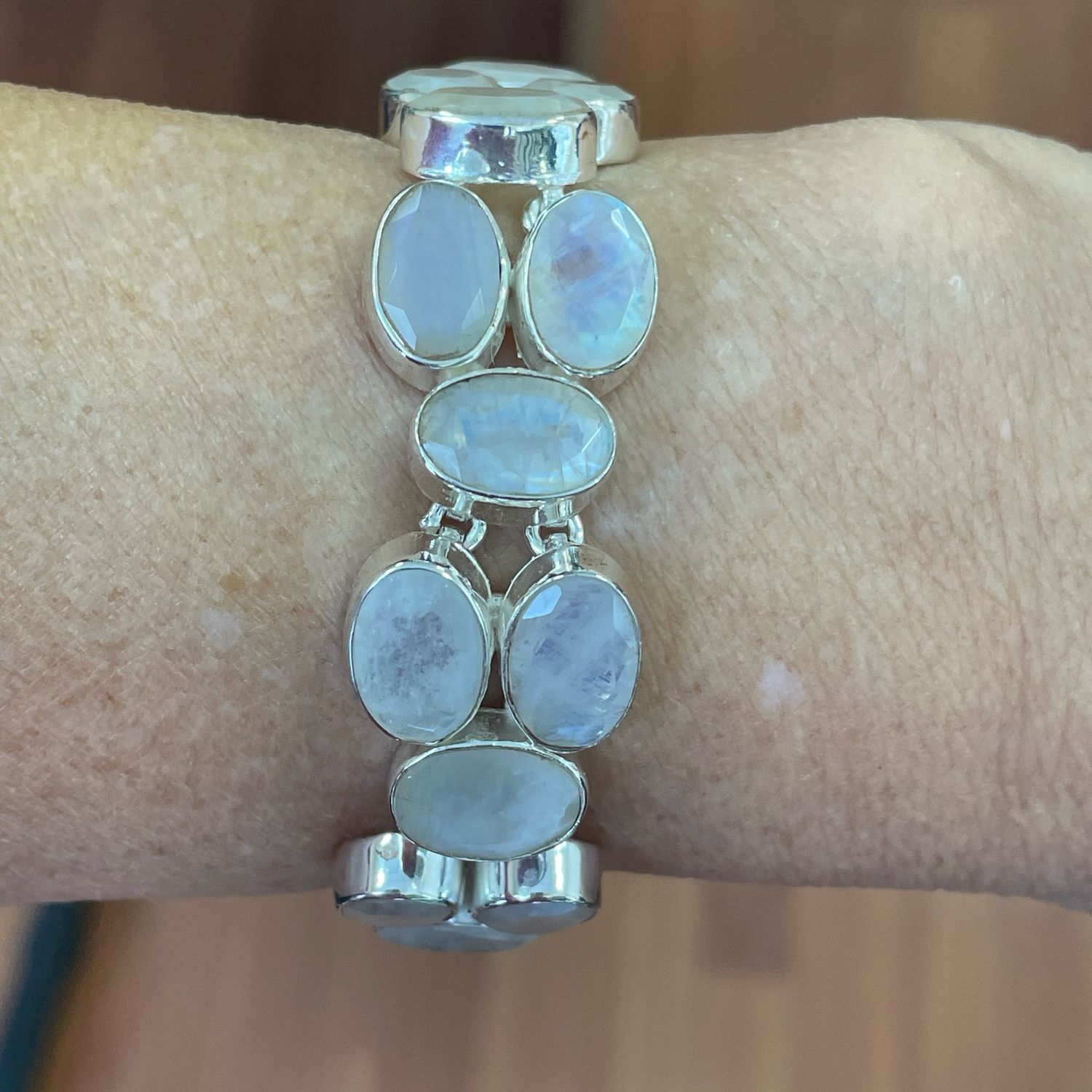 Браслет с природным лунным камнем в серебре 925 пробы купить в интернет ...