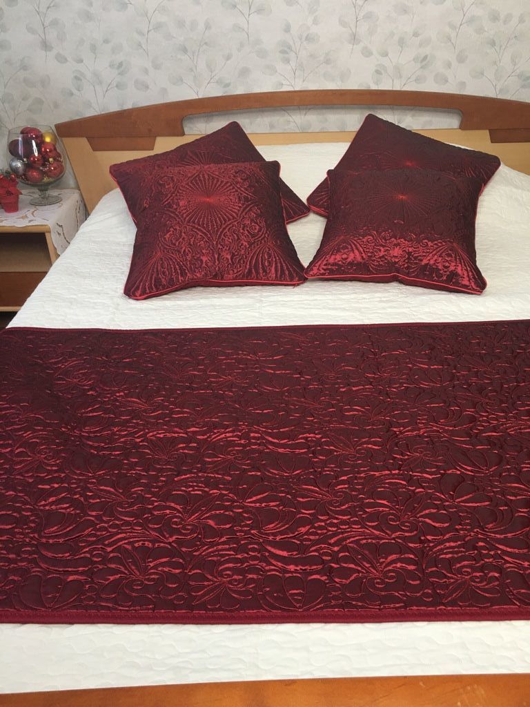 Quilted narrow bedspread- Christmas sachet on the bed, Bedspreads, Yaroslavl,  Фото №1