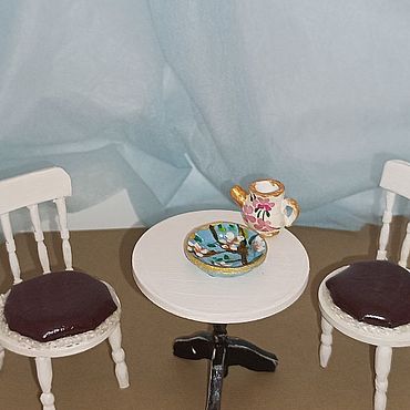Куклы и игрушки ручной работы. Ярмарка Мастеров - ручная работа Мебель для кукол: столик и 2 стульчика. Handmade.