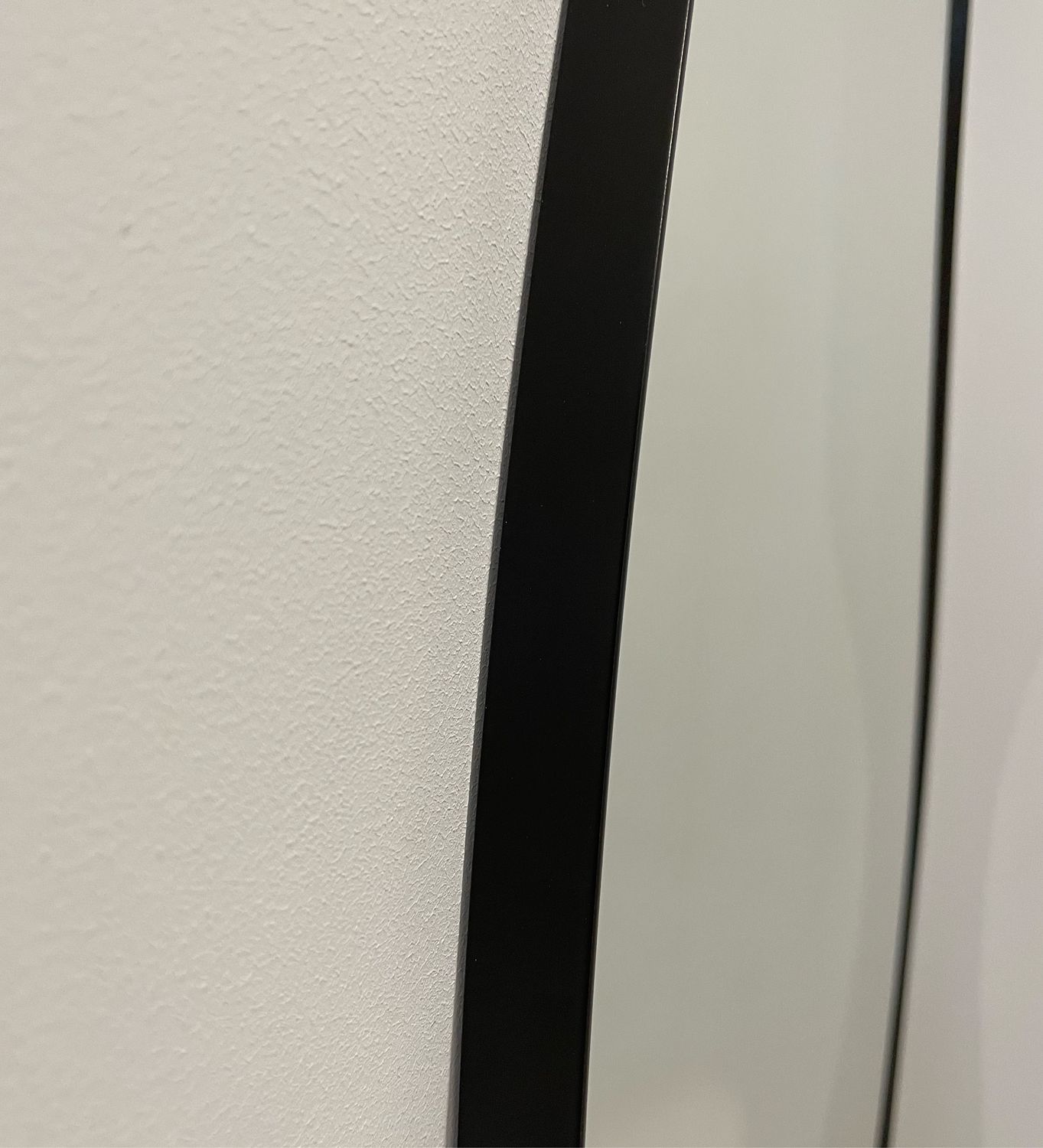 Зеркала: Ассиметричное интерьерное зеркало капля в черной раме в ...