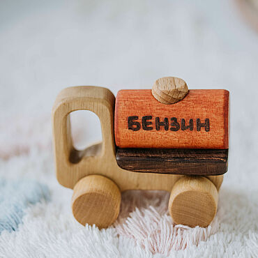 Куклы и игрушки ручной работы. Ярмарка Мастеров - ручная работа Деревянная игрушка техника Бензовоз машинка. Handmade.
