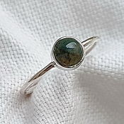 Ring with prehnite