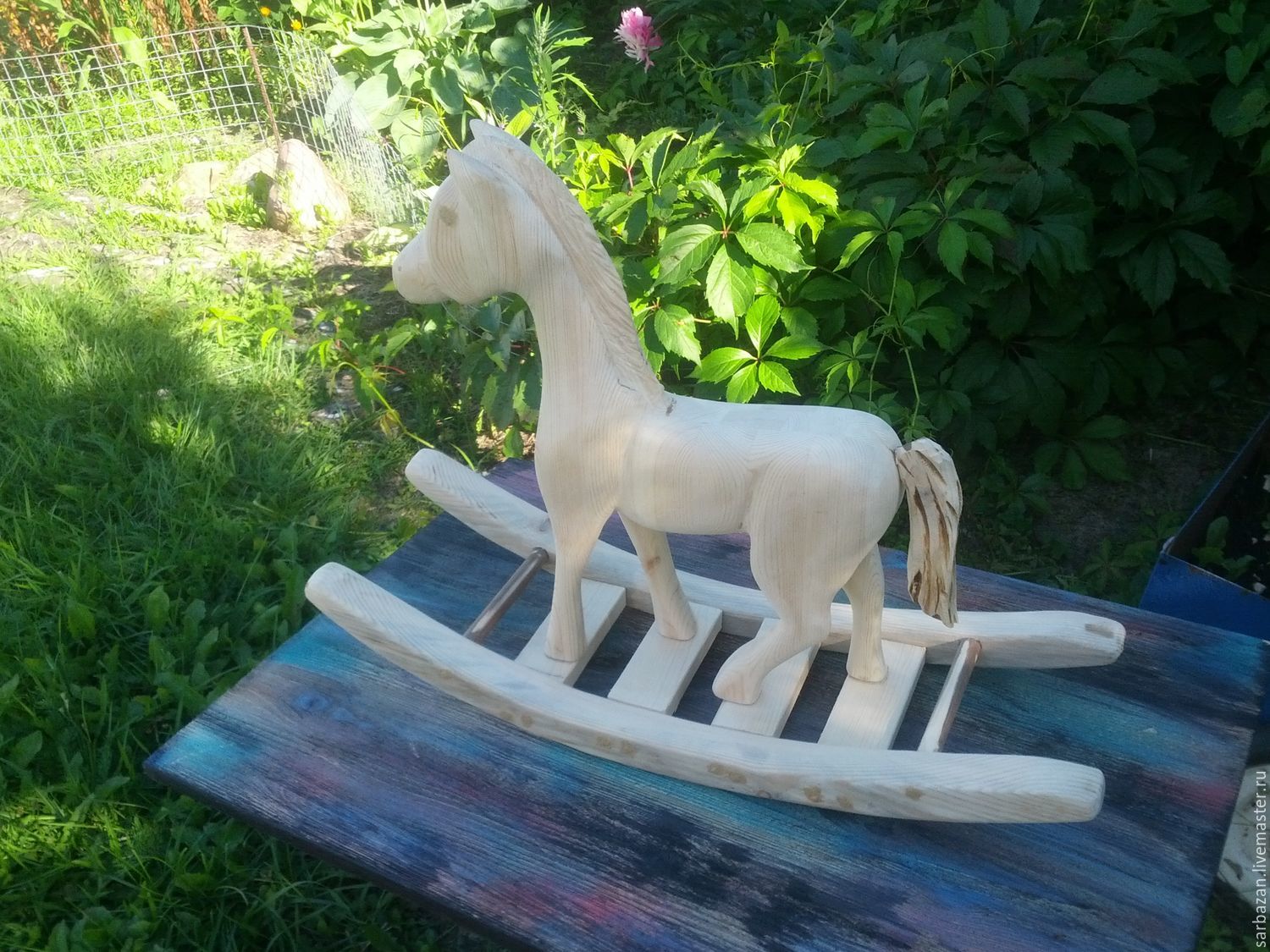 Лошадка для сада. Лошадка из дерева. Лошадь из дерева. Лошадь из дерева для сада. Лошадка сувенир из дерева.