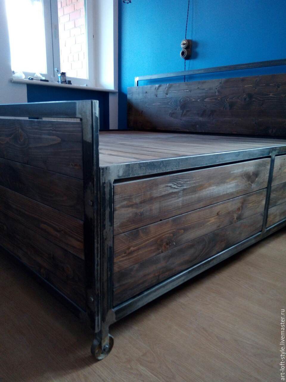 Кровать в стиле лофт из профиля