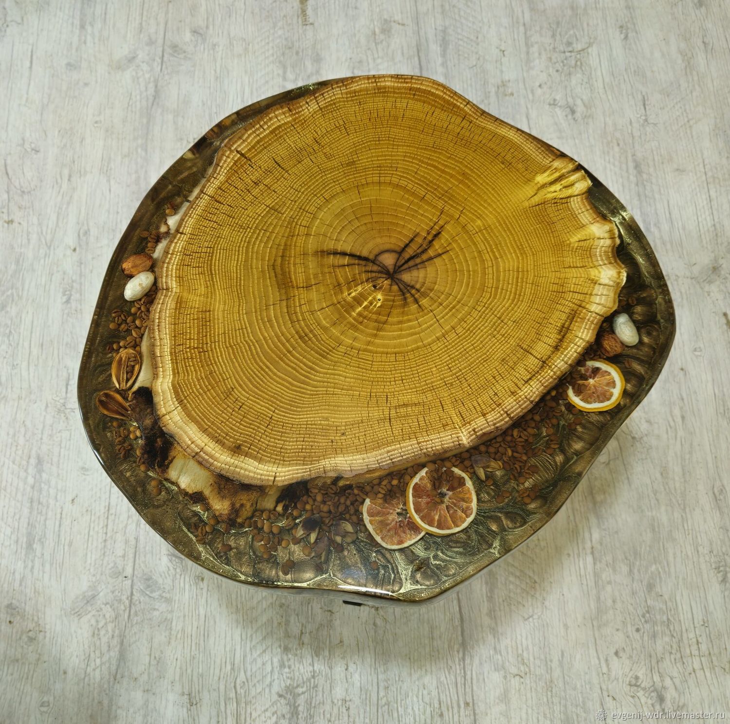 Стол журнальный из массива дерева Столик в подарок на любой праздник в ...