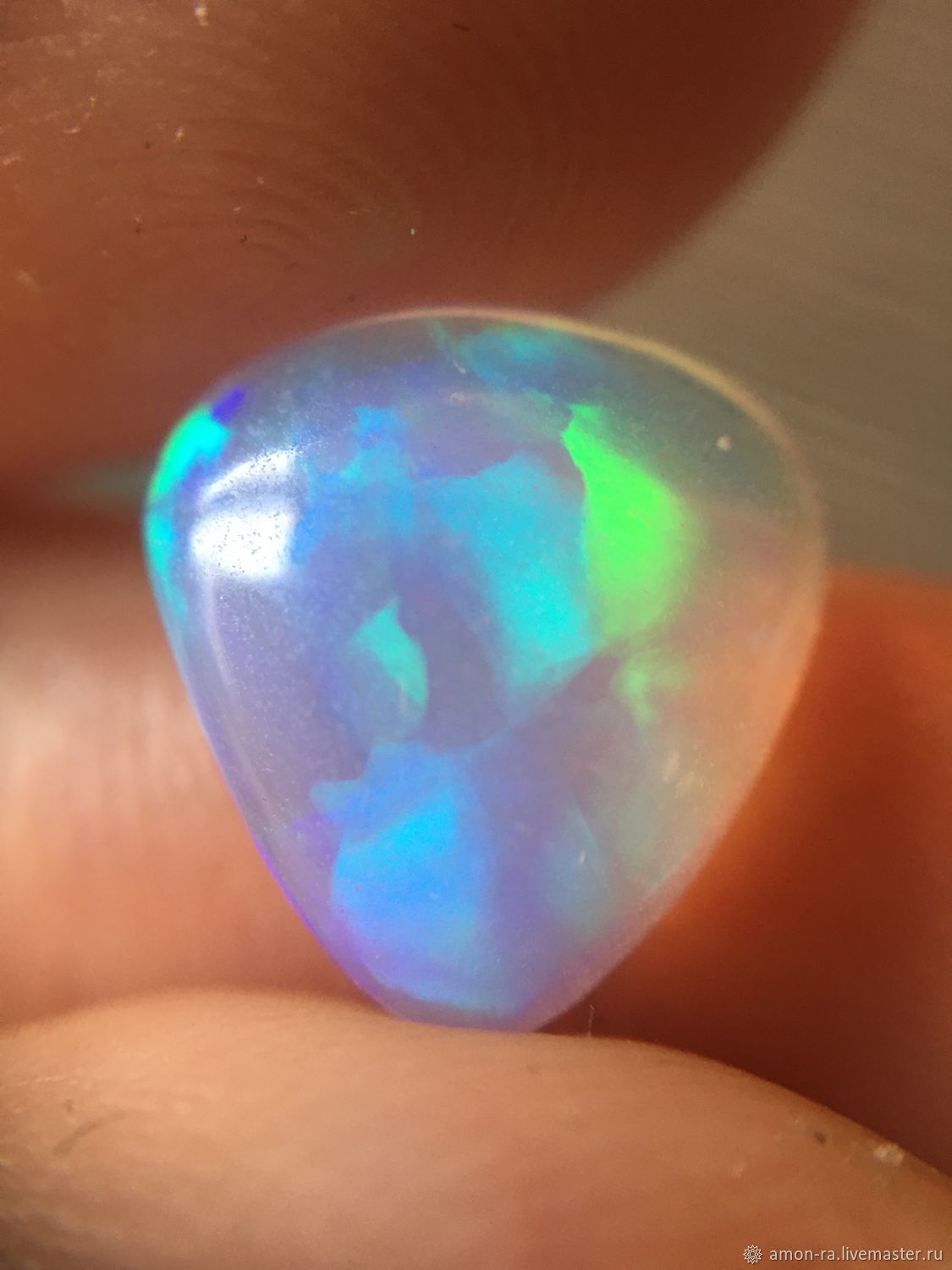 Желейный опал. Кошачий глаз камень натуральный. Прозрачный опал. Самоцветы камни опал. Опал кот.