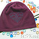 Easy knitted hat (beanie) with a pattern of bead is made of yarn which includes wool and acrylic.
