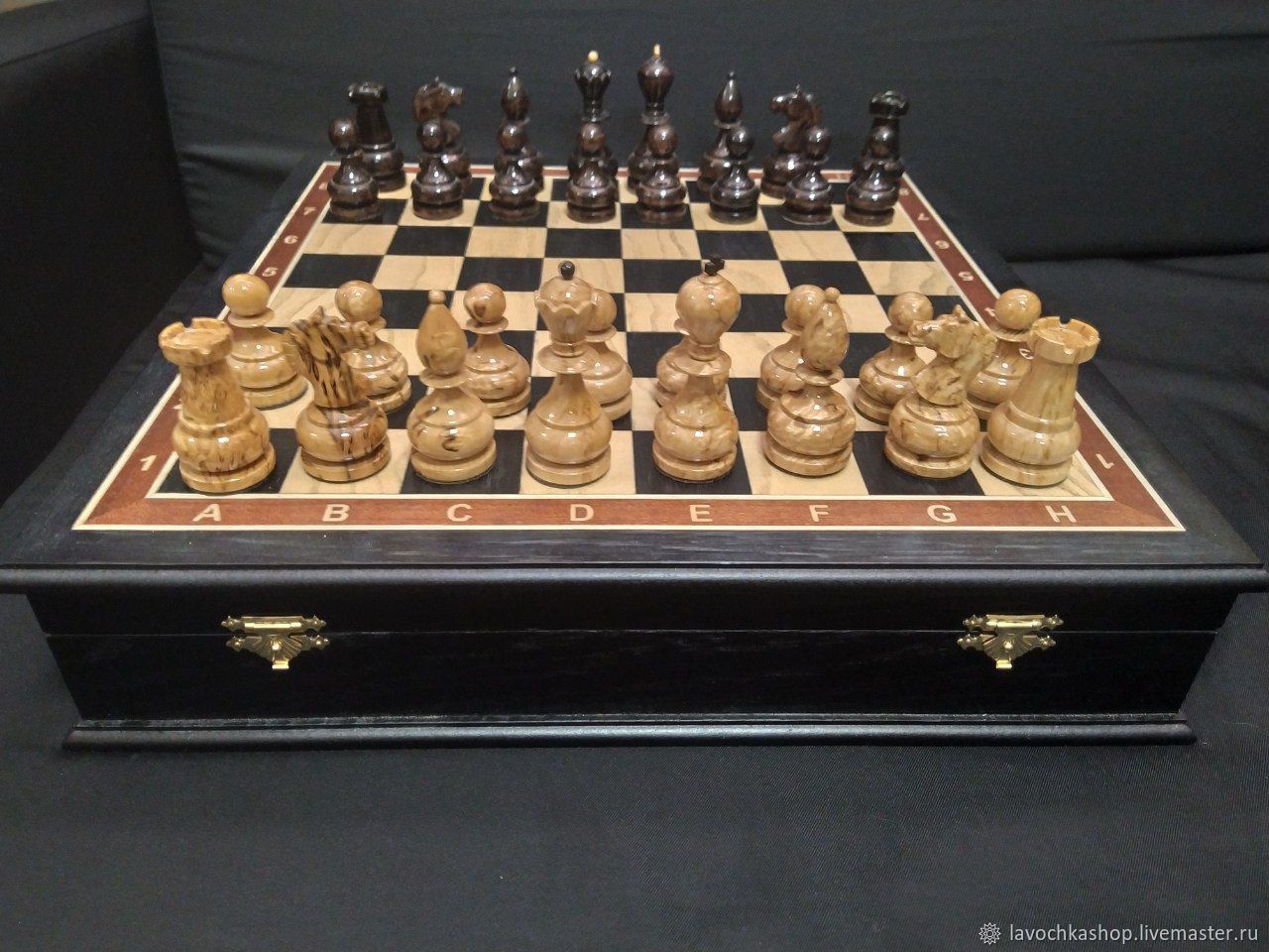 шахматный стол из карельской березы