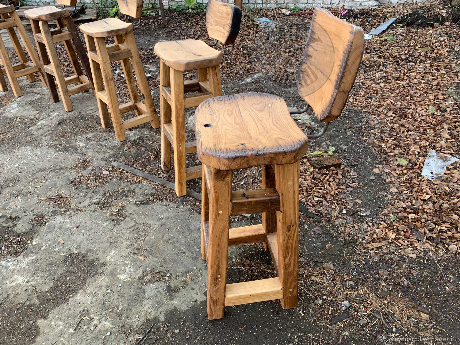 Барный стул из ствола дерева