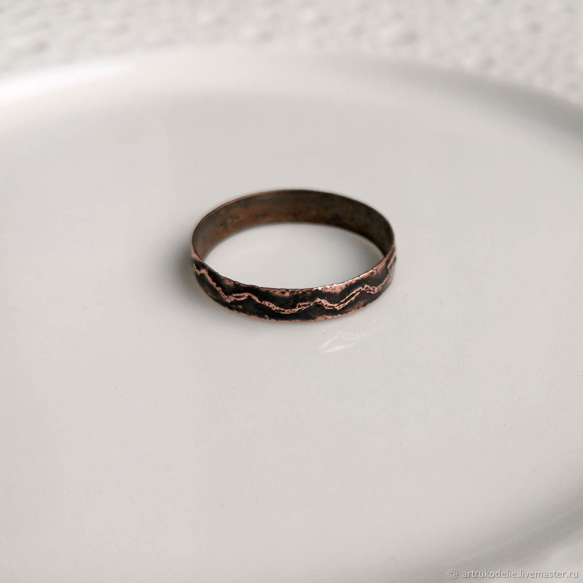 Медное кольцо 30х24х2. Обручальное кольцо из меди. Перстень из меди. Латунное кольцо. Кольцо из меди.