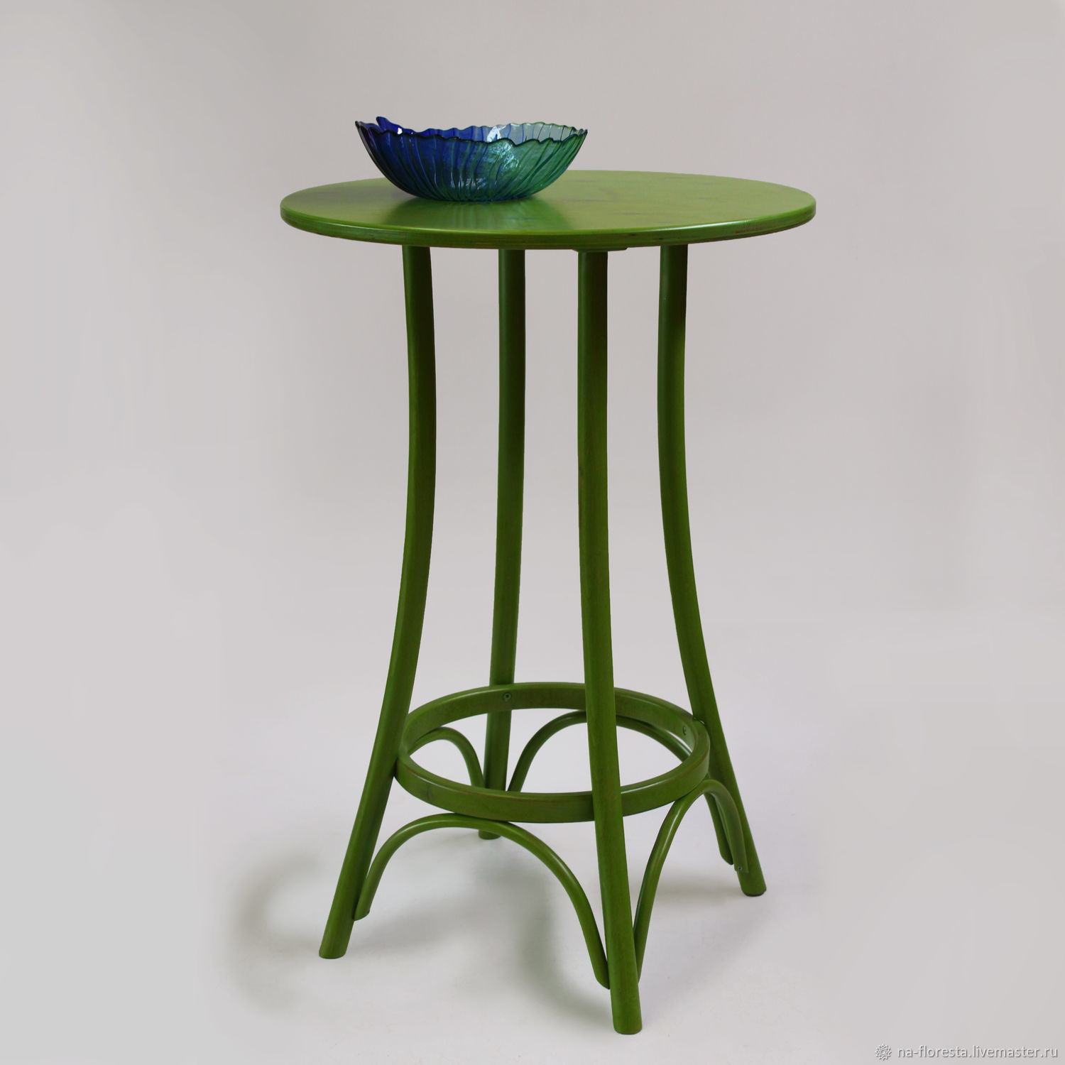 Зеленый столик