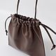 Сумка - кисет кожаная, коричневый цвет. Сумка через плечо. AUGUST BAGS. Интернет-магазин Ярмарка Мастеров.  Фото №2